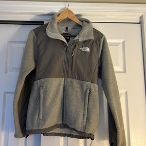 The North Face grey fleece jacket women’s size small